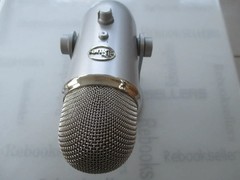 Logitech Creators Blue Yeti USB Microphone for Gaming, Streaming, Podcast, You..