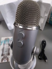 Blue Yeti Ultimate USB Condenser Microphone – Silver w/Stand