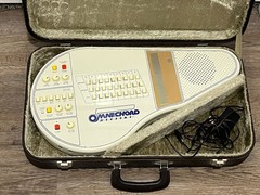 Vintage Suzuki Omnichord OM-27 Analog Synthesizer with Case Working!!