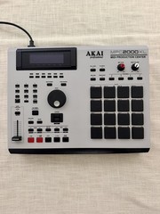 AKAI MPC 2000 XL- MCD – EB16 EFFECTS – 8 OUTPUTS – 32 MB RAM Fully Refurbished
