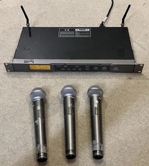 Samson Dual Wireless System UR6DX with 3 Shure SM58 Microphones UH6X & pwr cord