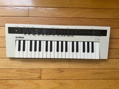 Yamaha Reface CS 37-Keys Keyboard – White