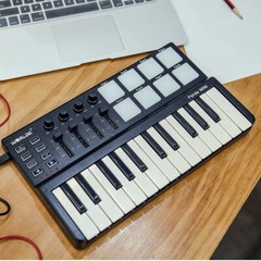 Portable Mini 25-Key MIDI Controller USB Keyboard & Drum Pad Plug and Play A2H1