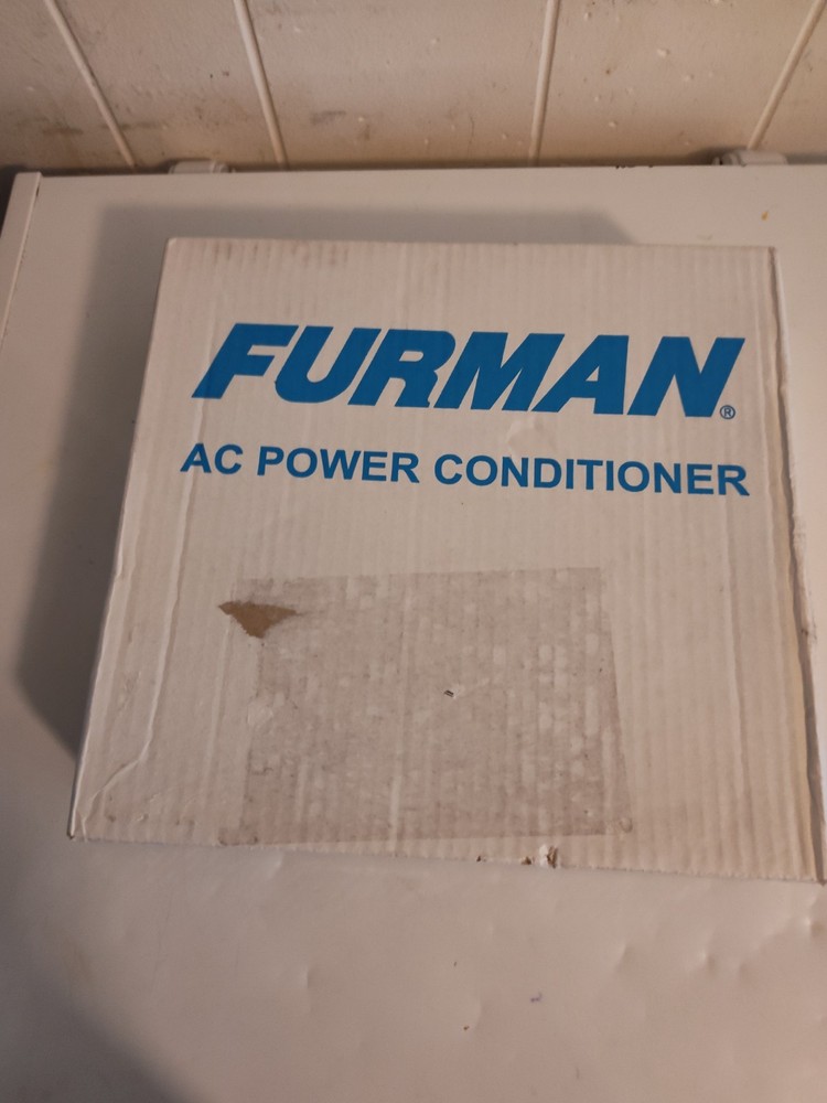 Furman AC Power Conditioner AC-215A. Compact 10 amp Power conditione with Auto-R