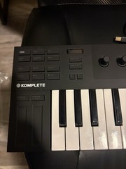 Komplete Kontrol M32 Keyboard