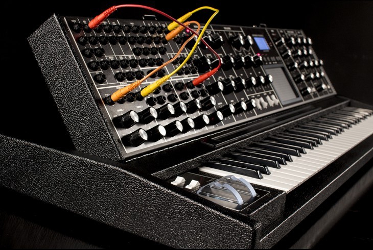 Moog Minimoog Voyager XL – Limited Edition Tolex ,keyboard BLACK //ARMENS//
