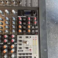 Behringer Xenyx2442FX Premium 24 input 4/2 bus Mixer