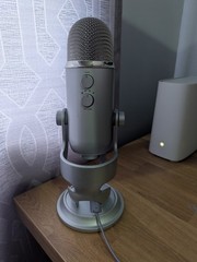 Blue Microphones Yeti Silver Logitech With Cord. EUC