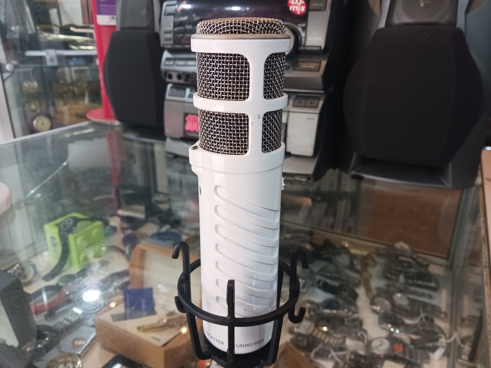 RODE PODCASTER MICROPHONE WHITE | MADE IN AUSTRALIA