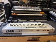 Korg TRITON LE 61 key synthesizer, piano/vintage keyboard 16mg ARMENS