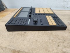 Native Instruments MASCHINE MK3 Standalone Groove Production Studio System