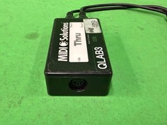 MIDI Solutions MultiVoltage Thru 1-in 2-out MIDI Through, 2 cables included