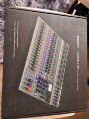 Zoom Livetrak L-20 L20 Digital Mixer and Multitrack Recorder and Interface