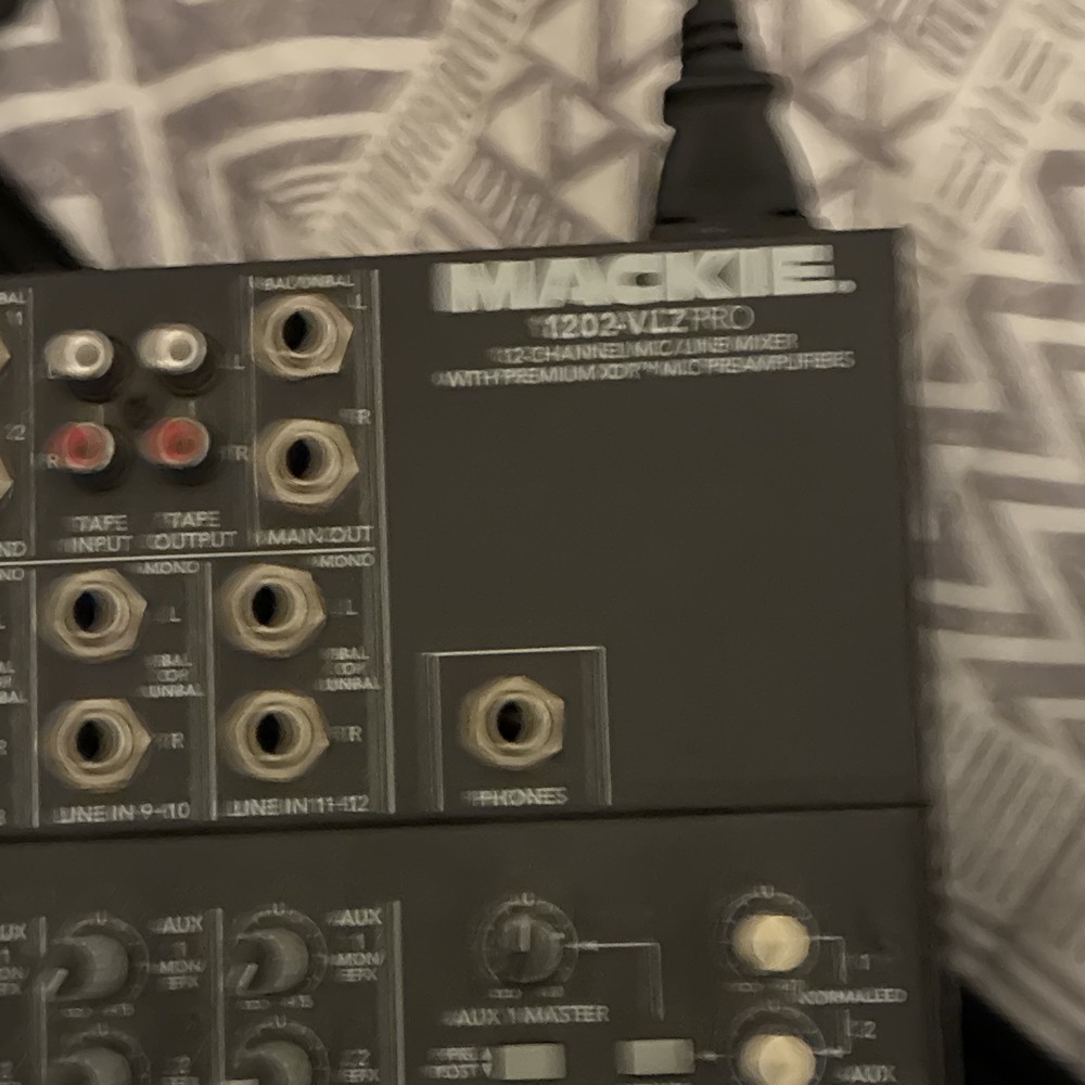 Mackie 1202-VLZ Pro 12-Channel Analog Desktop Mixer 4 Mic Phantom 2-Bus EQ