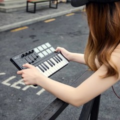 Portable Mini 25-Key MIDI Controller USB Keyboard & Drum Pad Plug and Play A2H1