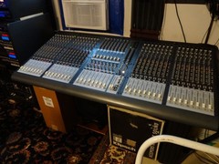 Mackie Onyx 3280 Mixing Console….Good Condition
