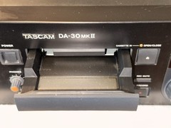 “WORKING” Tascam DA-30 MKII Digital Recoder Player + wired remote plugs in rear
