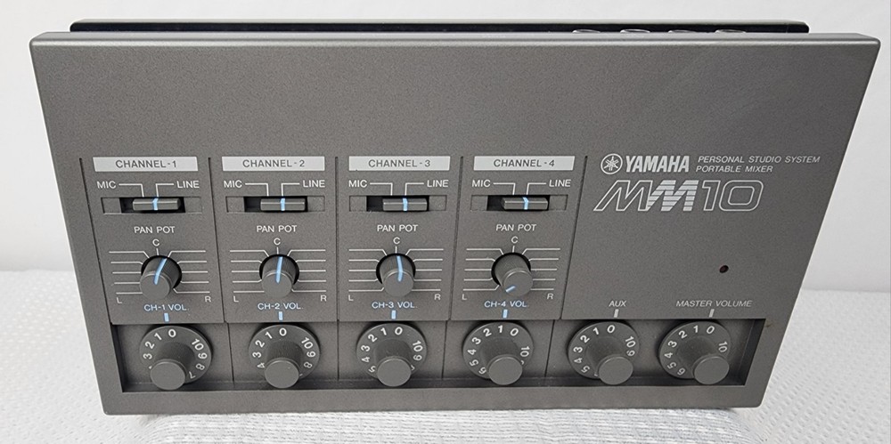 Yamaha MM10 Personal Studio System Portable Mixer Compact Mixing Battery Powered