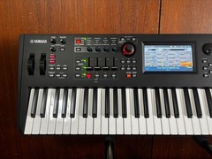 Yamaha MODX6+ 61 Semi-weighted Key Synthesizer w/ box