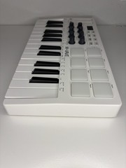 M-VAVE MIDI 25 Key USB MIDI Keyboard Controller with 8 Backlit Drum Pads 8 Knobs