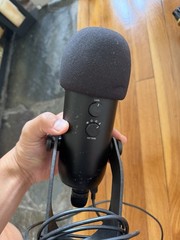 Blue Microphones Yeticaster Professional Broadcast Kit – Black
