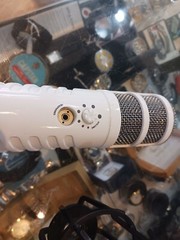 RODE PODCASTER MICROPHONE WHITE | MADE IN AUSTRALIA