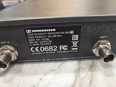 SENNHEISER RECIEVER EW300 G3 RADIO AND MIC MICROPHONE SYSTEM W/ CASE