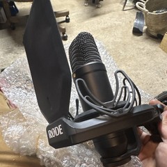 IRØDE NT1 Black Condenser Microphone Wired XLR 3-Pin w/ Shock Mount & Pop Filter