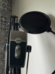 AKG Lyra USB Condenser Mic Cardioid Large Diaphragm w/ Pop Filter Bundle