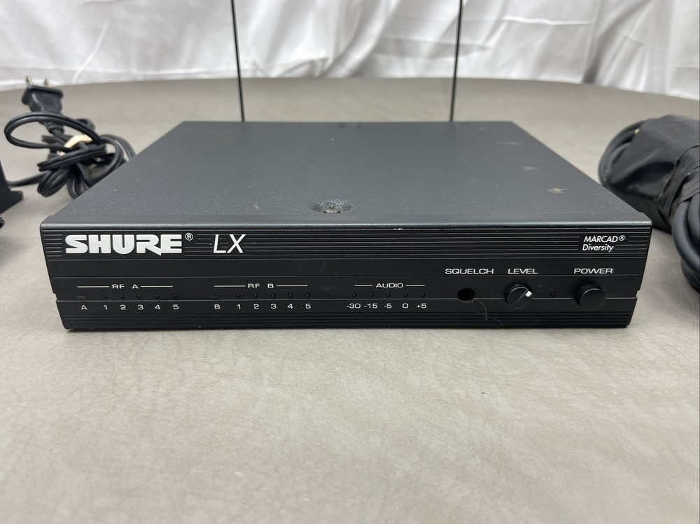Shure LX4 MARCAD Diversity Powers On See Description