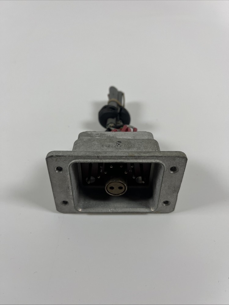 Fairchild Langevin cannon connector Female with connector cap DPB—24722-3