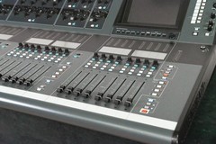 Allen & Heath iLive-T112 Mixing Surface with iDR-48 Fixed Format MixRack CG012MN