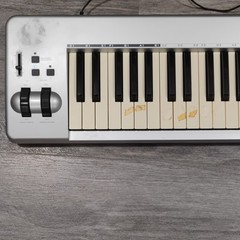M-Audio Keystation 61es 61-Key USB MIDI Controller w/ Pitch/Mod Wheels