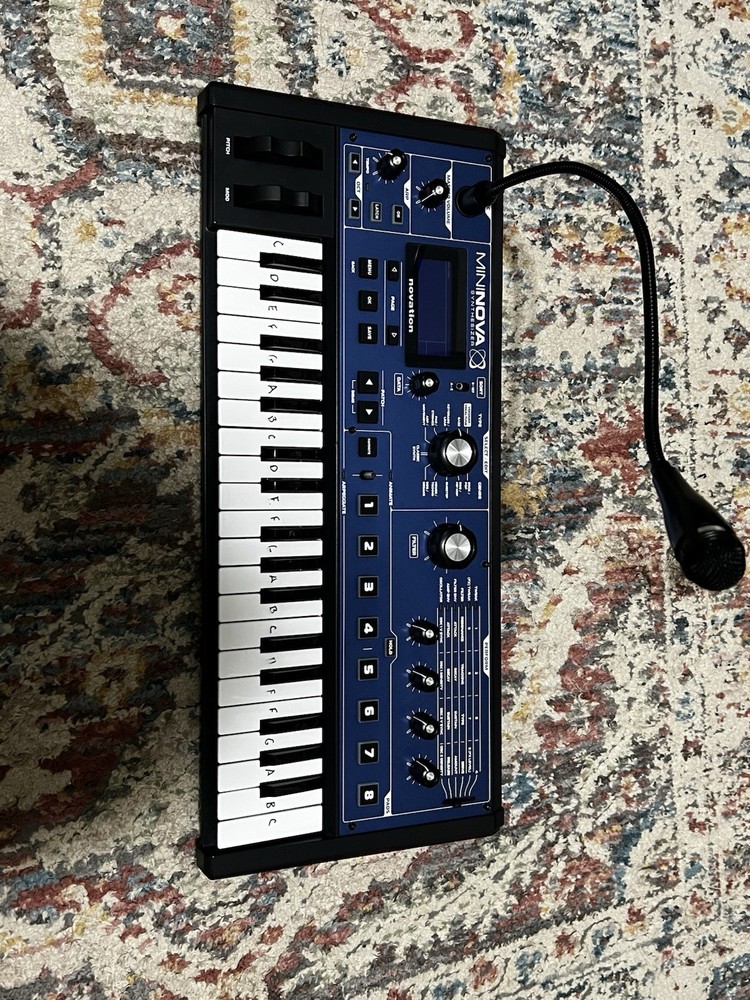 Novation MiniNova 37-Key Synthesizer Vocoder Arpeggiator USB Gooseneck Mic