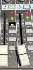 Mackie 1604-VLZ PRO 16-Channel 4-Bus 3-Band EQ XDR Phantom Power Analog Mixer