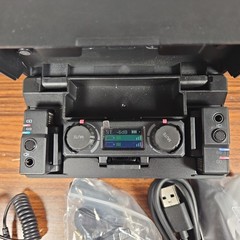 Hollyland LARK 150 2.4GHz 2-Person Clip-on Wireless Microphone System