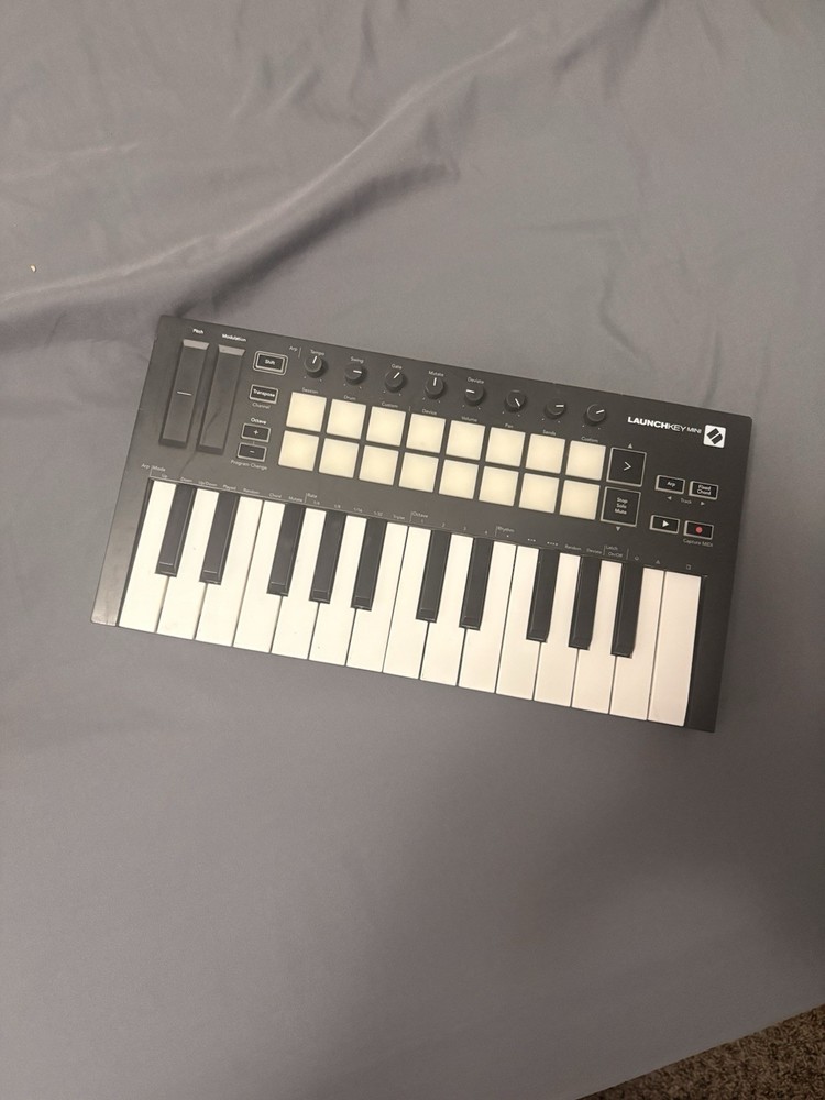 Novation Launchkey Mini Mk3 25 Mini-key Midi Keyboard Controller