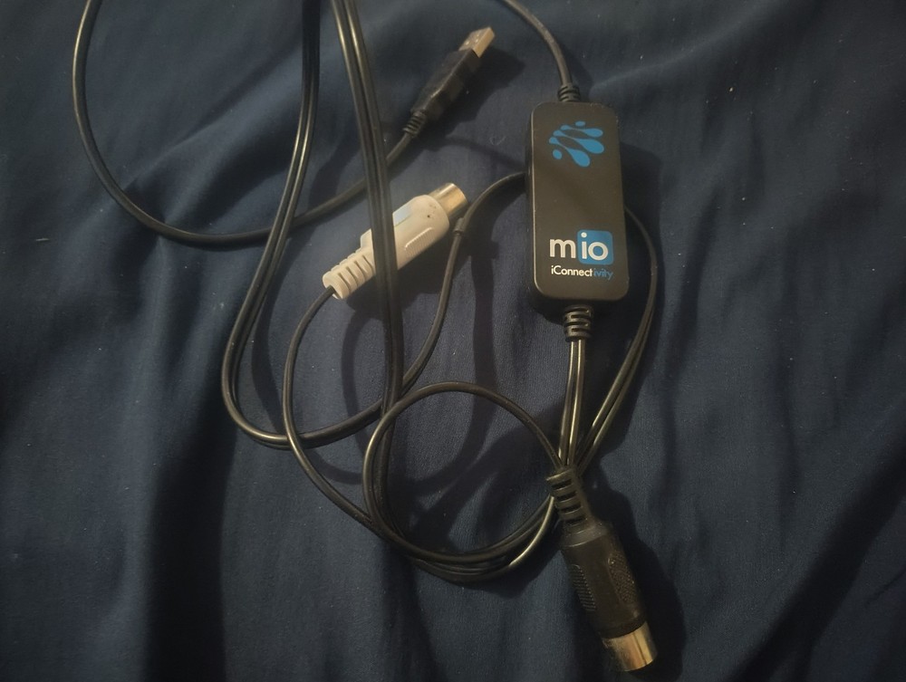Mio iConnectivity 1-in 1-out USB to MIDI Interface for Mac and PC iConnect