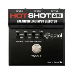 Radial HotShot™ ABi Footswitch Selector for Balanced Inputs