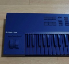 KOMPLETE KONTROL S49 MK2 PURPLE LIMITED EDITION