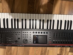 Roland Fantom 06 61-Key Digital Keyboard Synth Workstation Sequencer Sampling.