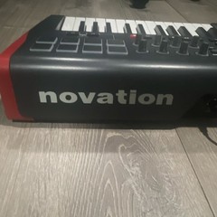 Novation Impulse 25 25-Key Semi-Weighted MIDI Keyboard Controller w Pads/Knobs