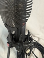 sE Electronics sE2200 Condenser Microphone w/ Shock Mount & Pop Filter