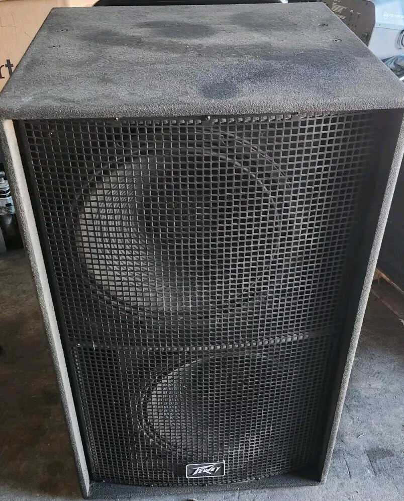 Peavey Versarray 218 18″ Subwoofer with Built In Tilt Back Casters Used Good