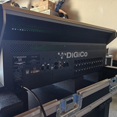 DiGiCo S21 Digital Mixing Console with ATA Flight Case