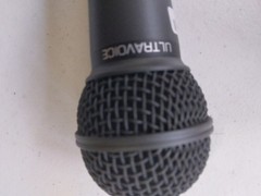 Behringer ULTRAVOICE XM8500 Dynamic Vocal Microphone Cardioid – Black w/tripod