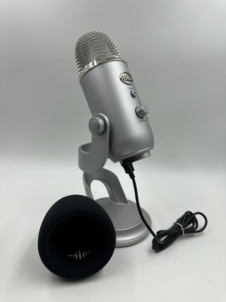 Blue Yeti Professional Multi-Pattern USB Condenser Microphone Silver