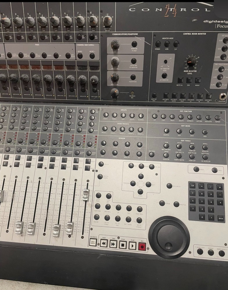Digidesign Focusrite Control 24 MC124 + M-Audio Studio Monitors Bundle — Working