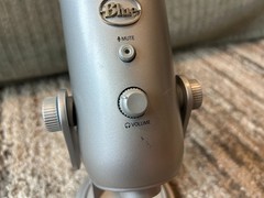 Blue Yeti Professional Multi-Pattern USB Condenser Microphone – Silver
