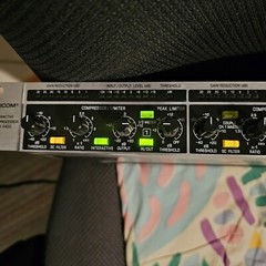 Behringer Multicom Pro MDX4400 4-Channel Audio Interactive Dynamics Processor